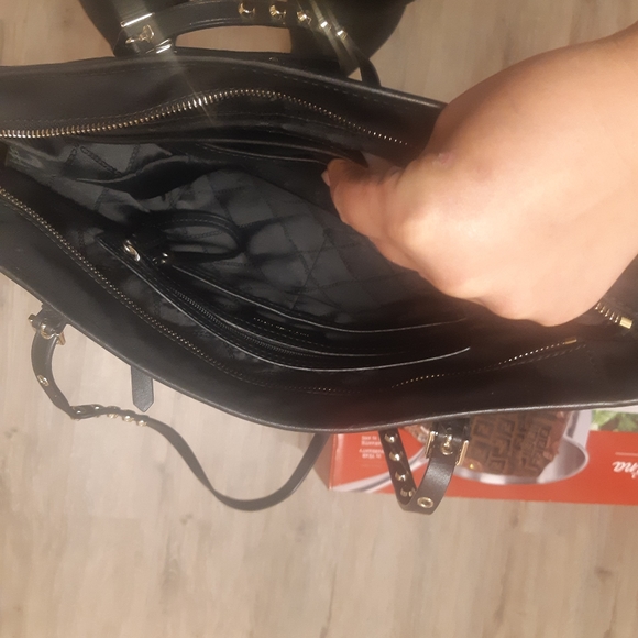 Michael Kors purse - Picture 3 of 3